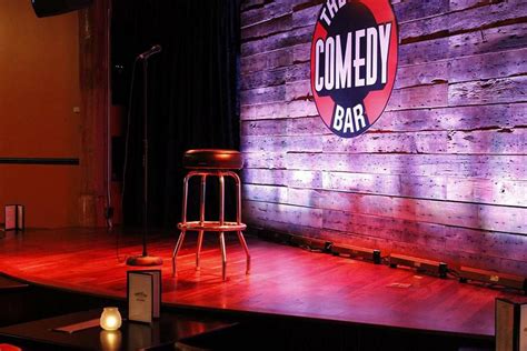 How to Warm Up and Energize Your Audience before a Comedy and Magic Club Presentation